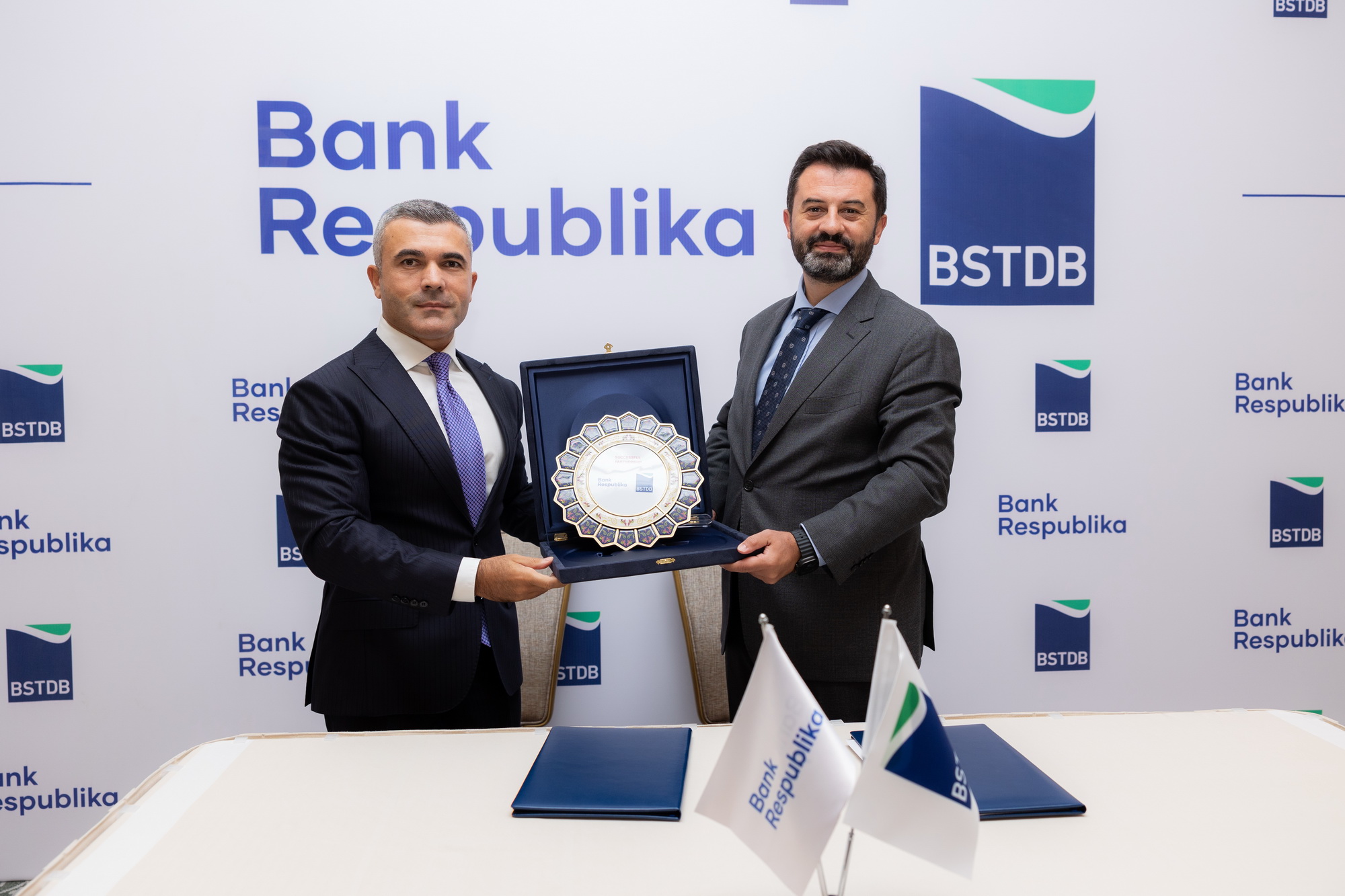 Bank Respublika və Qara Dəniz Ticarət və İnkişaf Bankı irihəcmli kredit sazişi imzalayıb